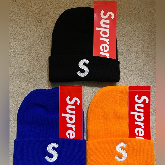 Supreme beanie *new w/o tags* w/ 3 stickers - Picture 1 of 1